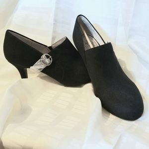 Life stride black heels